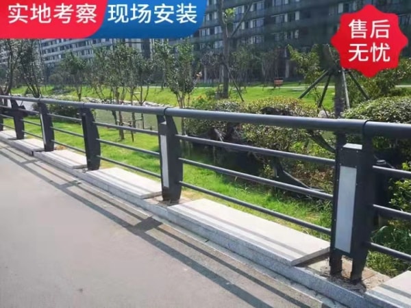 KL98-03寬噴塑亞光三斗開門柜